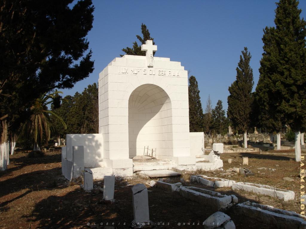 ORAN 10 2005 063 CIMETIERE DE TAMAZHOUET MONUMENT AUX MORTS POUR LA FRANCE MILITAIRES DU 66 EME RAA.JPG